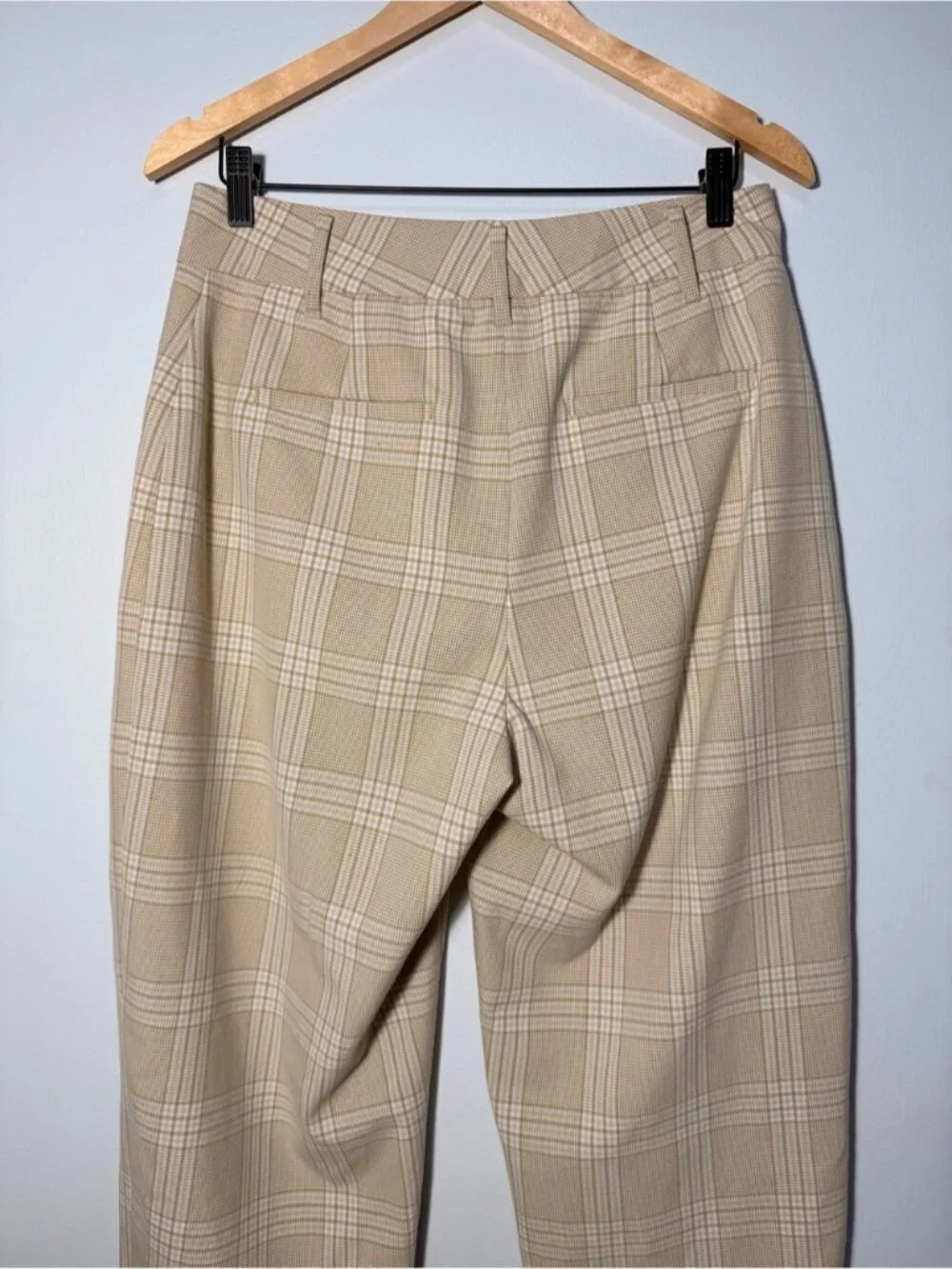 Aritzia Straight Leg Plaid Pants in Beige and Cream size 10 - Picture 6 of 8
